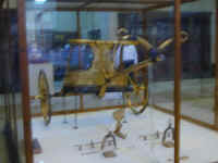 hbk_egyptianmuseum37_tut_carriage.jpg (40189 bytes)