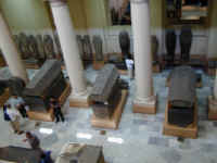 hcd_egyptianmuseum56_tut_mummies&caskets.jpg (43095 bytes)