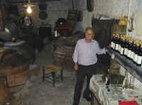 icp_omodhos17_wine_maker.jpg (72650 bytes)